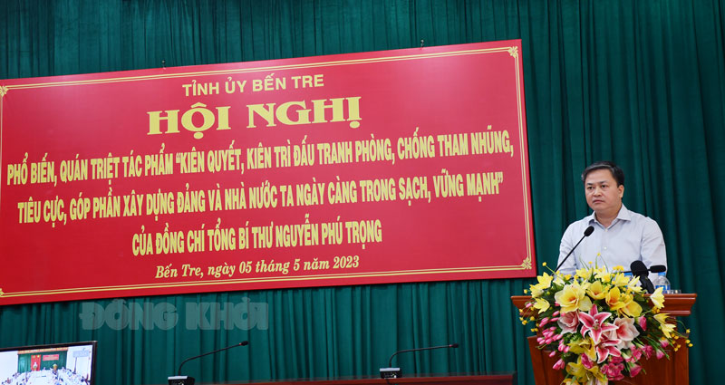 Ủy viên Trung ương Đảng - Bí thư Tỉnh ủy Lê Đức Thọ phát biểu bế mạc hội nghị.