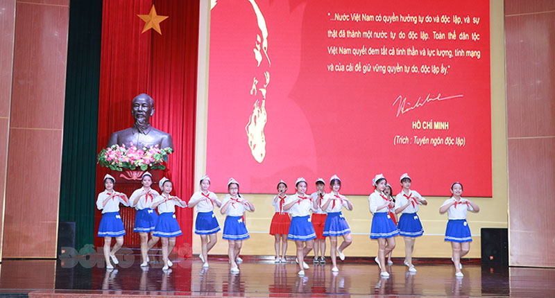 “Chung tay giảm thiểu tổn hại trẻ em” “Chung tay xây dựng môi trường sống an toàn, thân thiện, lành mạnh cho mọi trẻ em” là một trong những thông điệp của Tháng hành động vì trẻ em năm 2023.