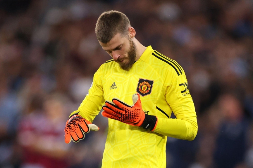 De Gea phải giảm lương và chấp nhận cạnh tranh suất bắt chính để ở lại MU mùa tới (ảnh: Getty)