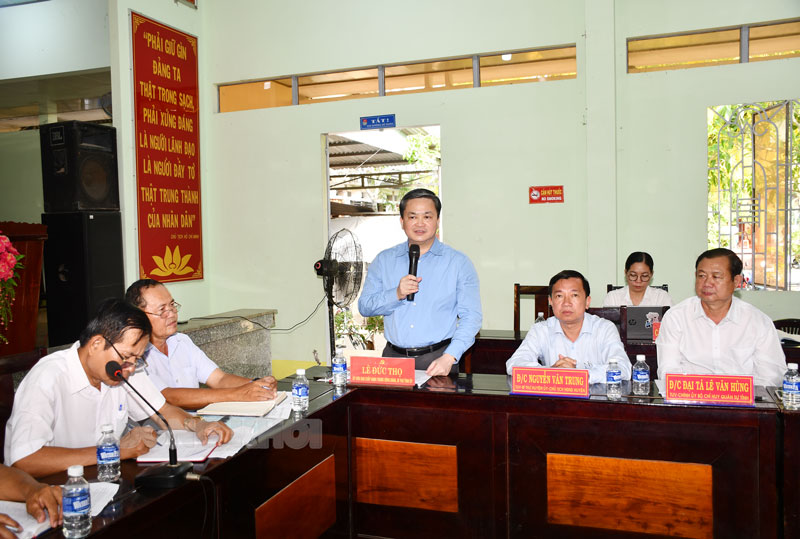 Bí thư Tỉnh ủy Lê Đức Thọ phát biểu tại buổi sin hoạt chi bộ.