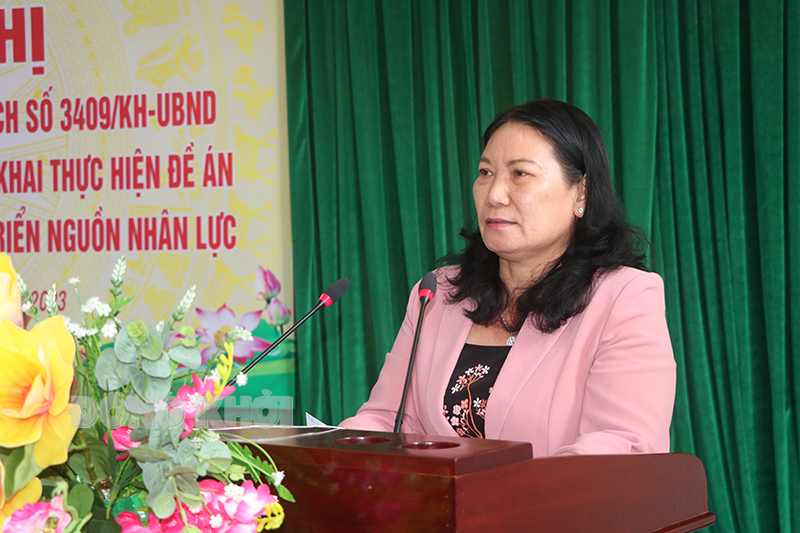 Phó chủ tịch UBND tỉnh Nguyễn Thị Bé Mười phát biểu tại hội nghị.
