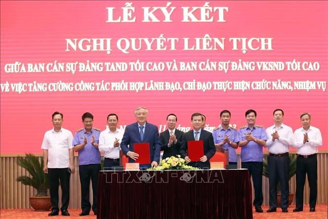 Chủ tịch nước Võ Văn Thưởng làm việc với Viện Kiểm sát nhân dân tối cao Chủ tịch nước Võ Văn Thưởng chứng kiến Chương trình ký kết Nghị quyết liên tịch giữa hai đơn vị. Ảnh: Thống Nhất/TTXVN