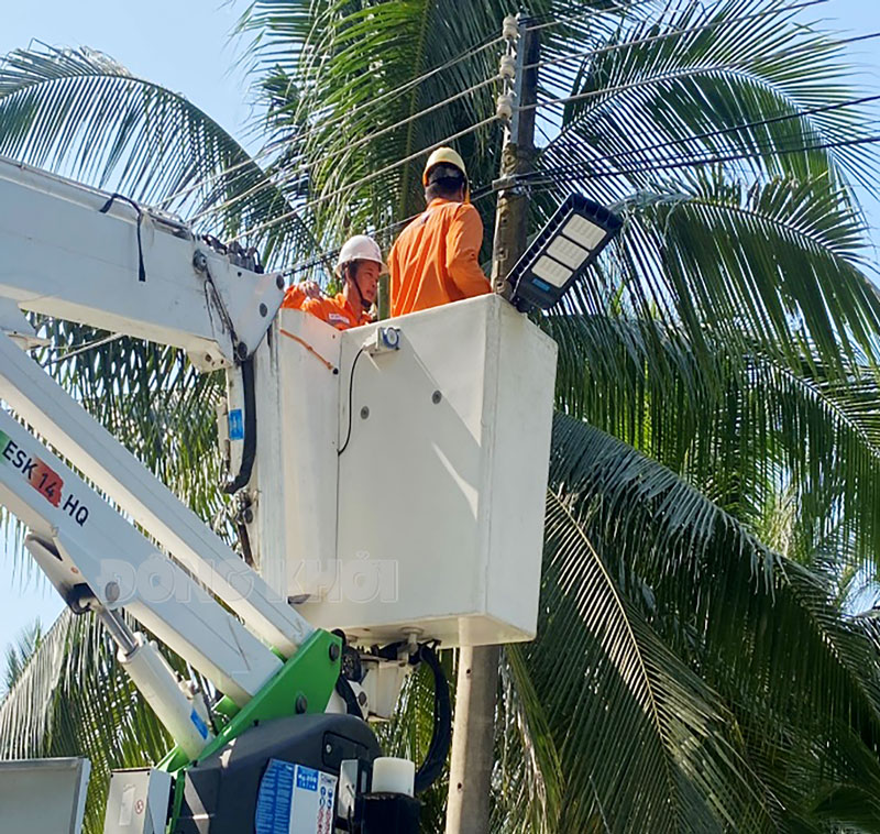 Triển khai thi công công trình “Thắp sáng đường quê”.