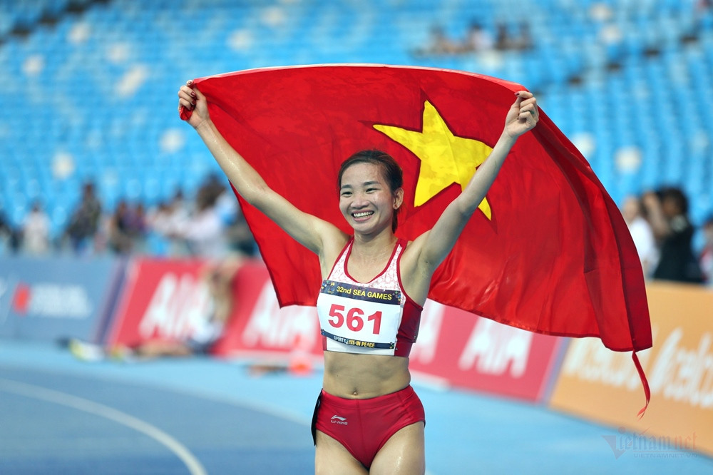 Nguyễn Thị Oanh về đích đầu tiên nội dung 10.000m