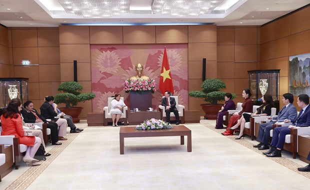 Chủ tịch Quốc hội tiếp Tổng Thư ký Hội Liên hiệp Phụ nữ Cuba Chủ tịch Quốc hội Vương Đình Huệ tiếp Tổng Thư ký Hội Liên hiệp Phụ nữ Cuba Teresa Amarelle Boúe. (Ảnh: Doãn Tấn/TTXVN)