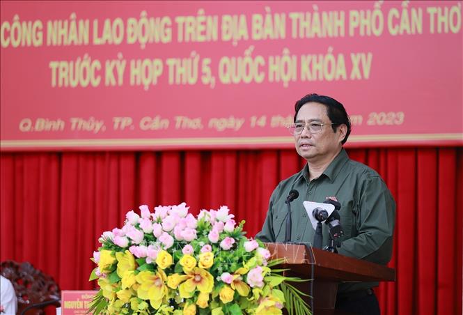 Thủ tướng Phạm Minh Chính tiếp xúc cử tri thành phố Cần Thơ. Ảnh: Dương Giang/TTXVN