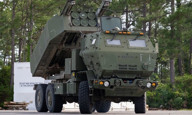 Xe phóng đạn HIMARS Mỹ triển khai diễn tập ở bang Florida hồi đầu tháng 5. (Ảnh: USAF.)