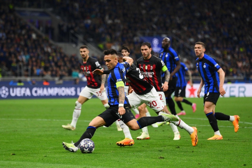 Lautaro Martinez ghi bàn thắng chấm dứt mọi hy vọng của AC Milan sau đường kiến tạo của Lukaku. Ảnh: Getty