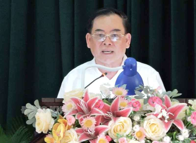 Phó bí thư Tỉnh ủy - Chủ tịch UBND tỉnh Trần Ngọc Tam, Chủ tịch Hội đồng Nghĩa vụ quân sự tỉnh phát biểu chỉ đạo tại hội nghị.