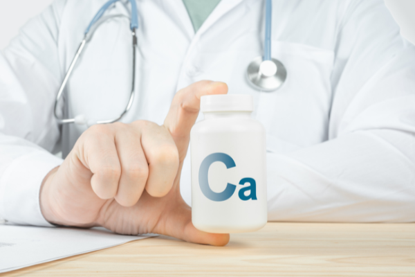 Nên lưu ý việc bổ sung canxi ngay từ tuổi 40+.