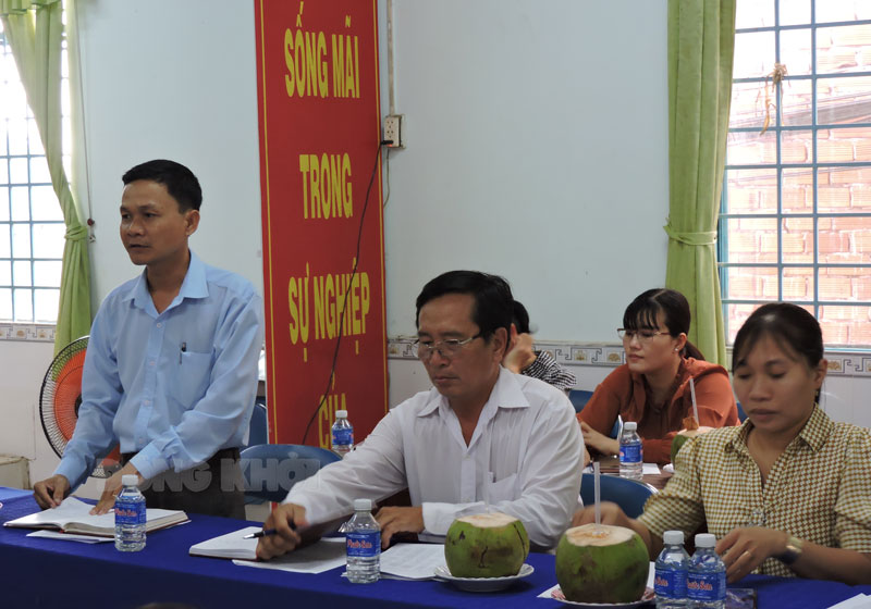 Chủ tịch UBND xã Đào Công Văn phát biểu giải trình thêm tại buổi kiểm tra.