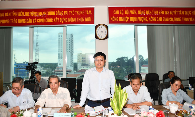 Phó chủ tịch Hội Nông dân tỉnh Trần Dương Thuấn phát biểu tại buổi làm việc.