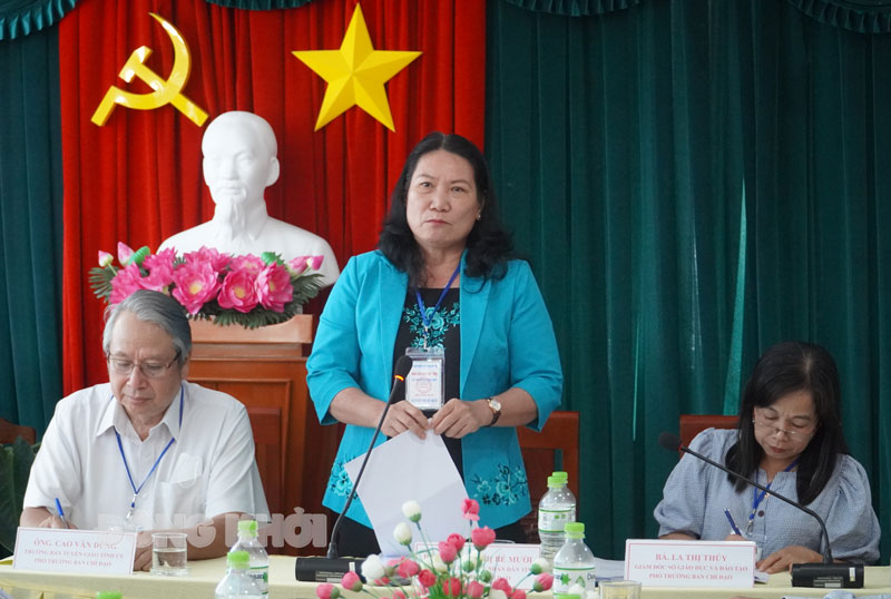 Phó chủ tịch UBND tỉnh Nguyễn Thị Bé Mười chỉ đạo tại cuộc họp
