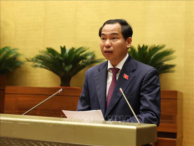 Khắc phục tình trạng phân bổ, giải ngân vốn đầu tư công chậm Chủ nhiệm Ủy ban Tài chính, Ngân sách của Quốc hội Lê Quang Mạnh trình bày Báo cáo thẩm tra về công tác thực hành tiết kiệm, chống lãng phí năm 2022. Ảnh: An Đăng/TTXVN