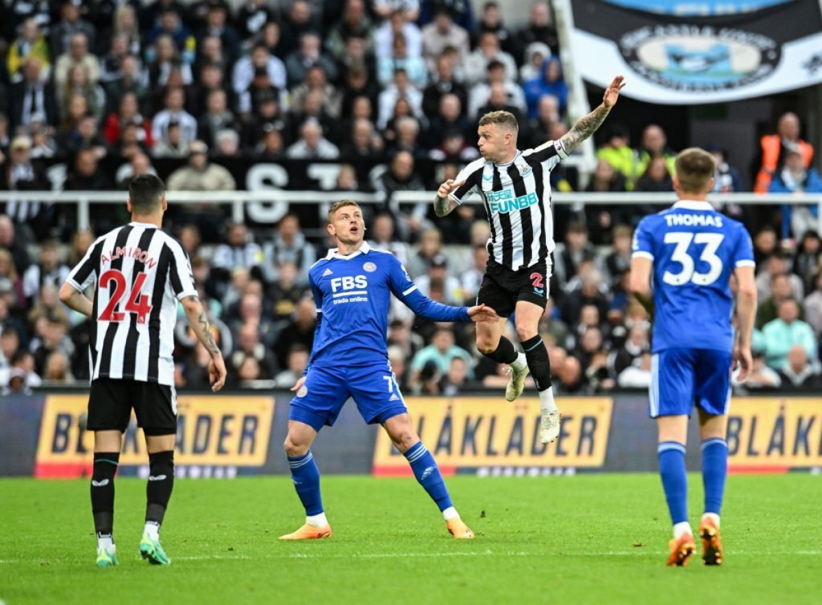 Newcastle tấn công áp đảo Leicester. Ảnh: Getty