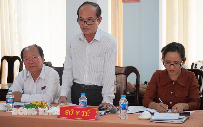 Phó giám đốc Sở Y tế Nguyễn Văn Oanh báo cáo tình hình hoạt động của ngành