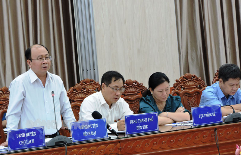 Họp Ban Chỉ đạo các Chương trình mục tiêu quốc gia tỉnh Đại biểu huyện Bình Đại phát biểu tại cuộc họp Ban Chỉ đạo các Chương trình mục tiêu quốc gia tỉnh.