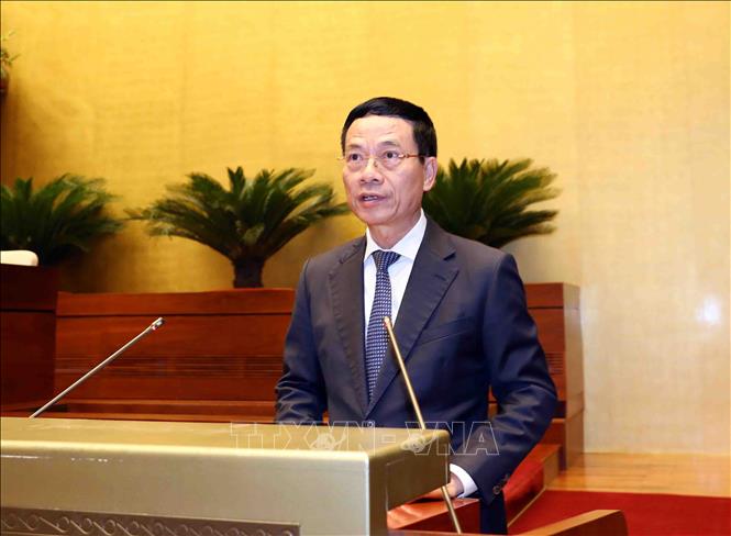 Tạo thuận lợi hơn nữa trong chính sách thị thực Bộ trưởng Bộ Thông tin và Truyền thông Nguyễn Mạnh Hùng trình bày Tờ trình về dự án Luật Viễn thông (sửa đổi). Ảnh: Phạm Kiên/TTXVN