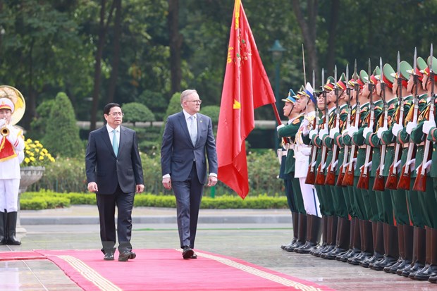 Thủ tướng Phạm Minh Chính chủ trì lễ đón Thủ tướng Australia Thủ tướng Phạm Minh Chính và Thủ tướng Australia Anthony Albanese duyệt Đội danh dự Quân đội Nhân dân Việt Nam. Ảnh: Dương Giang/TTXVN