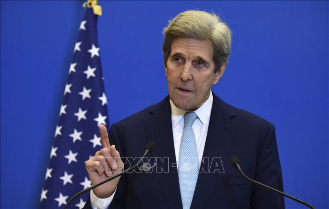 Đặc phái viên khí hậu của Mỹ John Kerry phát biểu tại một cuộc họp báo. Ảnh: AFP/TTXVN