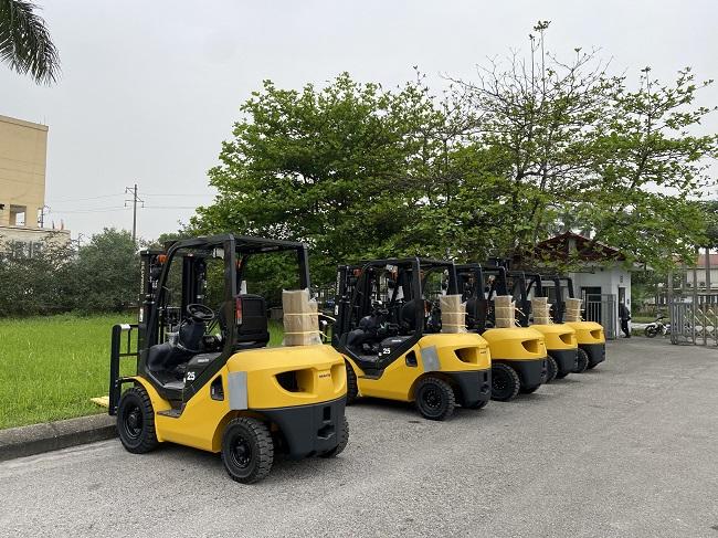 Đánh giá ưu nhược điểm của xe nâng Komatsu 2 tấn tại MHE