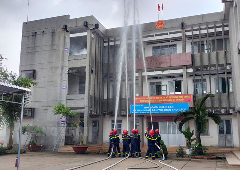 Diễn tập phòng cháy trong nội dung chương trình.