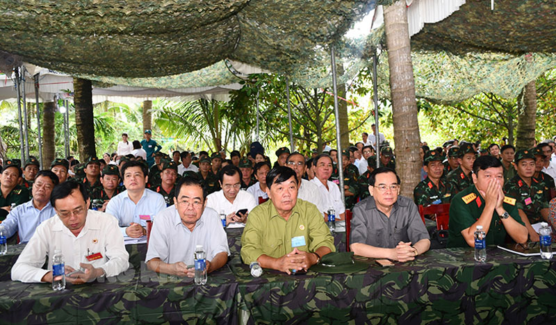 Hoàn thành diễn tập khu vực phòng thủ huyện Chợ Lách năm 2023 Đại biểu tham dự diễn tập.