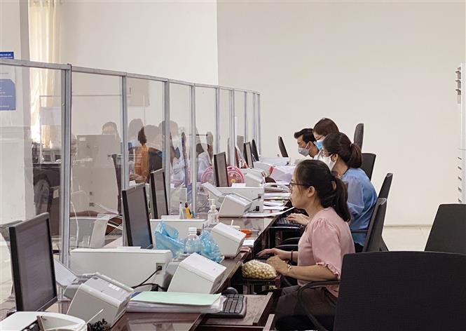 Tăng công chức cấp xã, giảm quá tải công việc Bộ Nội vụ đã sửa đổi yêu cầu về trình độ đào tạo đối với cán bộ, công chức cấp xã và người hoạt động không chuyên trách ở cấp xã, ở thôn, tổ dân phố. Ảnh minh họa: TTXVN