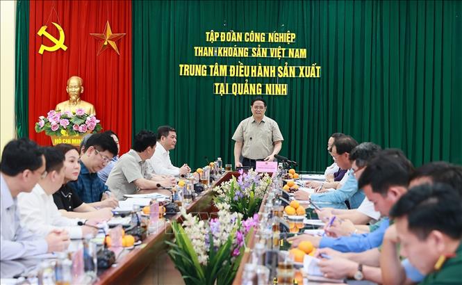 Thủ tướng Phạm Minh Chính làm việc với các bộ, ngành, Tập đoàn Than khoáng sản Việt Nam và tỉnh Quảng Ninh về tình hình sản xuất và cung ứng than cho sản xuất điện. Ảnh: Dương Giang/TTXVN