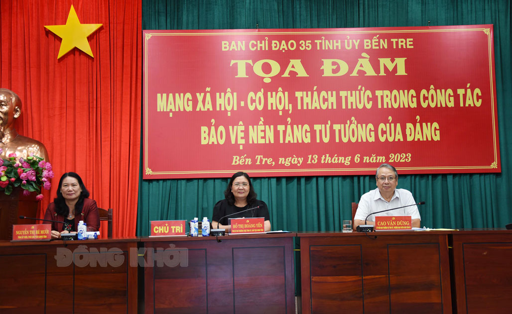 Chủ trì tọa đàm.