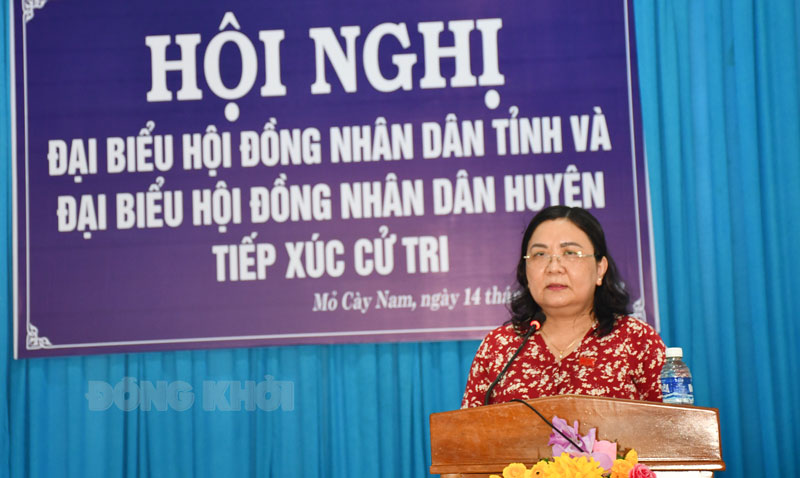 Phó bí thư Thường trực Tỉnh ủy - Chủ tịch HĐND tỉnh Hồ Thị Hoàng Yến tiếp xúc cử tri tại huyện Mỏ Cày Nam