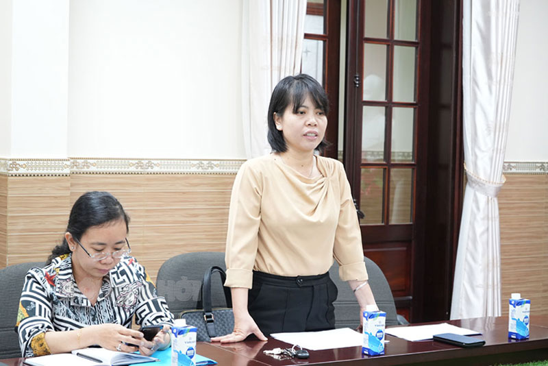 Giám đốc Sở Nội vụ Nguyễn Thị Ngọc Giàu báo cáo tình hình tổ chức thi và kết quả điểm kỳ thi.