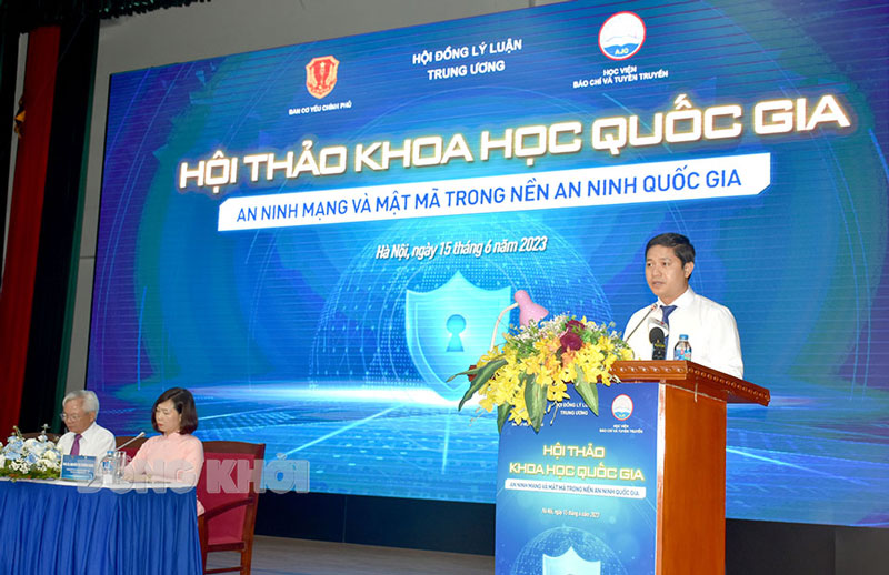 TS. Nguyễn Hữu Hùng - Phó trưởng ban Ban Cơ yếu Chính phủ phát biểu khai mạc hội thảo.