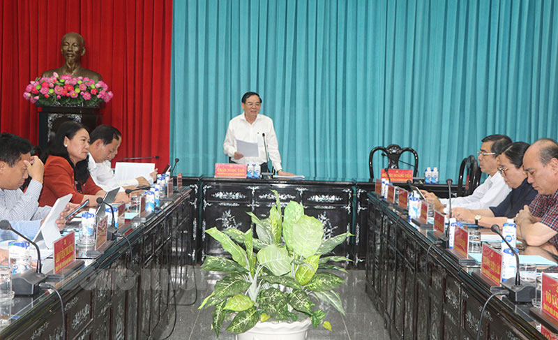  Phó bí thư Tỉnh ủy - Chủ tịch UBND tỉnh Trần Ngọc Tam, Phó trưởng Ban Chỉ đạo phát biểu chỉ đạo tại buổi họp.