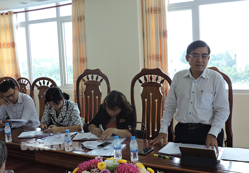 Trưởng ban Dân vận Tỉnh ủy Bùi Văn Bia phát biểu chỉ đạo tại buổi kiểm tra.