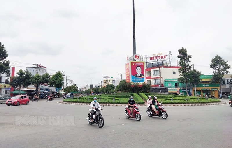 Quan tâm công tác bảo vệ môi trường, giữ gìn cảnh quan đô thị xanh - sạch - đẹp.