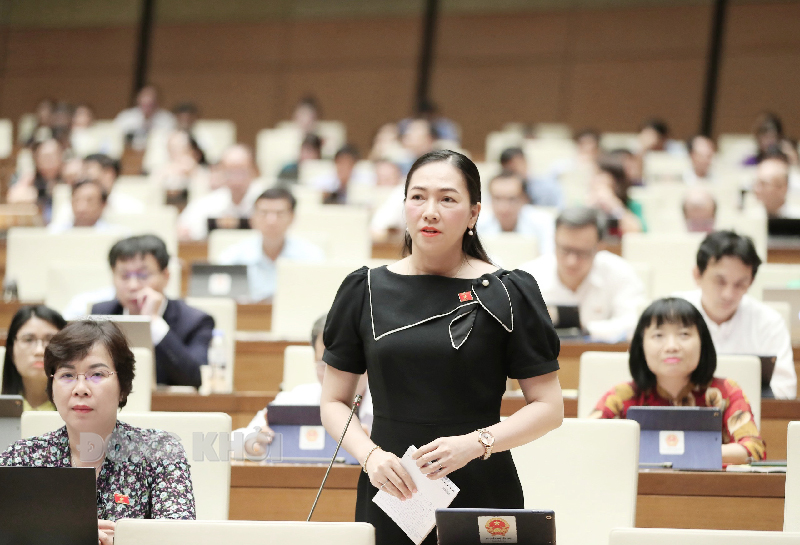 Luật Căn cước công dân (sửa đổi) cần quy định rõ các trường hợp từ chối cấp thẻ căn cước Đại biểu Nguyễn Thị Yến Nhi thảo luận tại Hội trường về dự thảo Luật Căn cước công dân (sửa đổi) chiều 22-6-2023