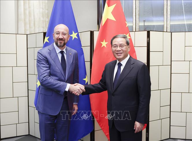 Chủ tịch Hội đồng châu Âu Charles Michel (trái) và Thủ tướng Trung Quốc Lý Cường tại cuộc gặp ở Paris, Pháp ngày 22-6-2023. Ảnh: THX/TTXVN