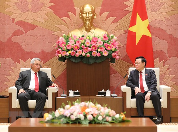 Chủ tịch Quốc hội tiếp Tổng Thư ký Trung tâm Những Người lao động Cuba Chủ tịch Quốc hội Vương Đình Huệ tiếp ông Ulises Guilarte de Nacimiento, Ủy viên Bộ Chính trị, Phó Chủ tịch Liên hiệp Công đoàn Thế giới. (Ảnh: An Đăng/TTXVN)