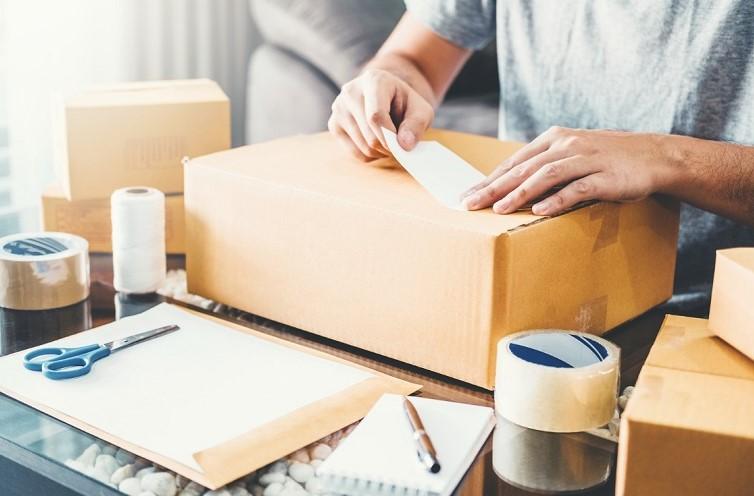 Đóng gói hàng đúng quy định để hàng hóa được gửi đi nhanh chóng.