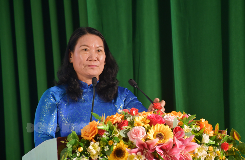 Phó chủ tịch UBND tỉnh Nguyễn Thị Bé Mười phát biểu tại hội nghị.