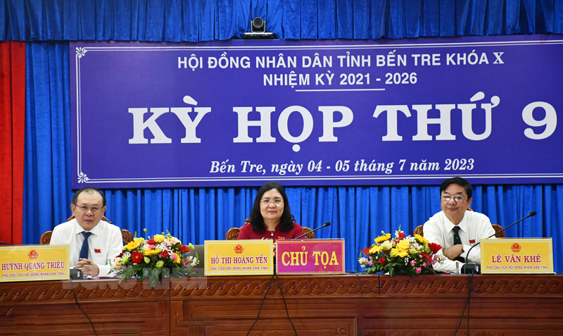 Chủ trì kỳ họp.