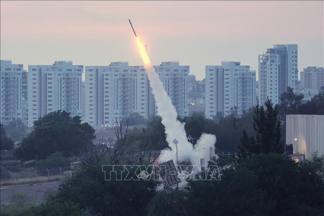 Hệ thống đánh chặn tên lửa Vòm sắt của Israel được triển khai ngăn loạt rocket phóng từ Dải Gaza xuống lãnh thổ Nhà nước Do Thái, ngày 10-5-2023. Ảnh: THX/TTXVN