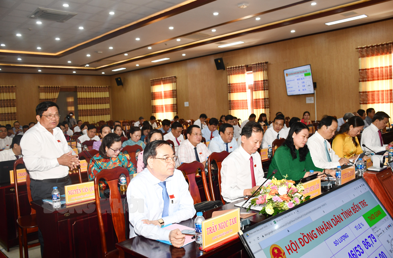 Phát biểu bế mạc Kỳ họp thứ 9, HĐND tỉnh khoá X của Phó bí thư Thường trực Tỉnh ủy - Chủ tịch HĐND tỉnh Hồ Thị Hoàng Yến Trưởng ban Kinh tế và Ngân sách HĐND tỉnh Nguyễn Văn Quới đóng góp ý kiến nội dung Nghị quyết.