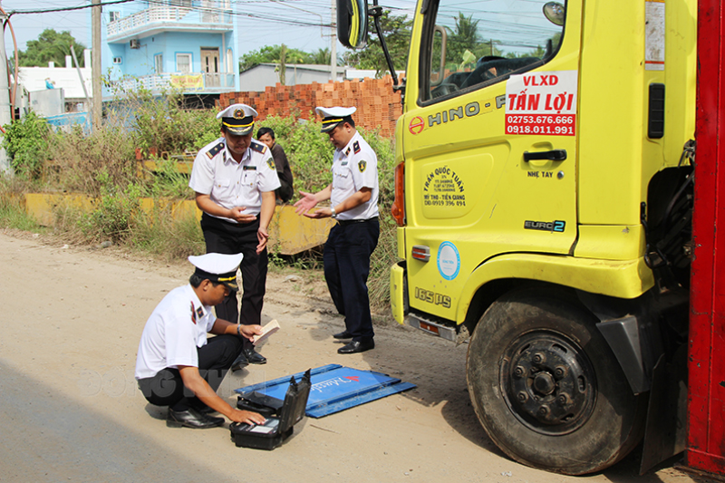 Kiểm tra tải trọng các phương tiện vận chuyển vật liệu xây dựng tại các cảng, bến thủy nội địa.