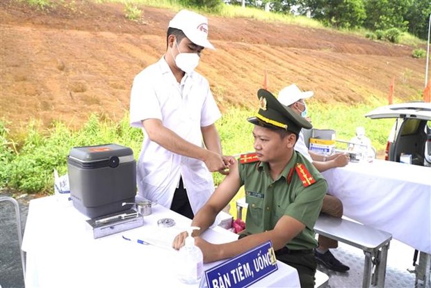 Tiêm phòng COVID-19 Đắk Nông. Ảnh: Ngọc Minh/TTXVN