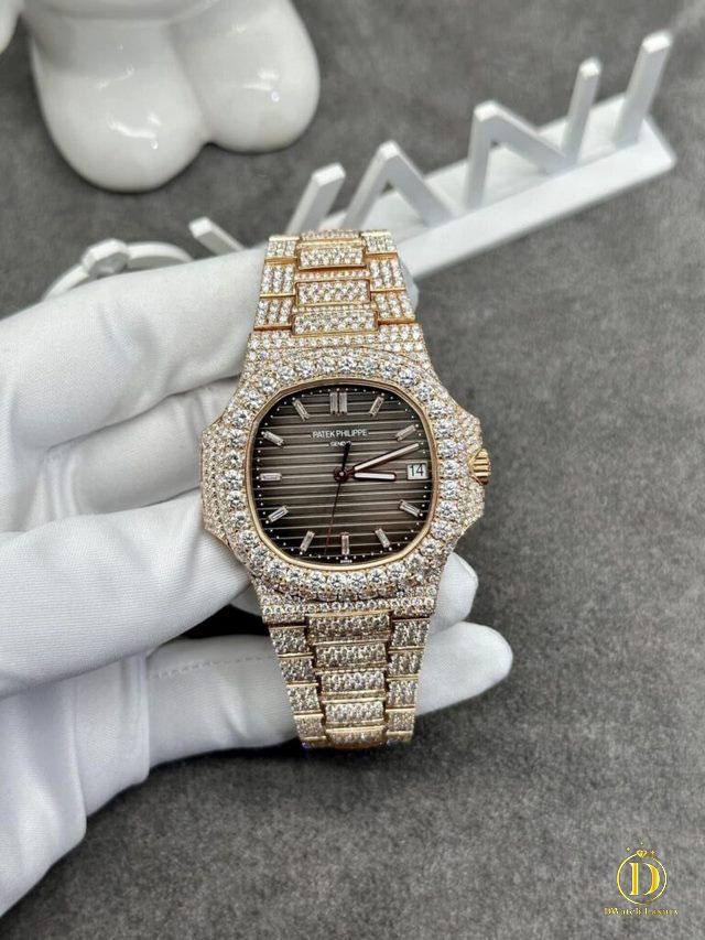 Một chiếc đồng hồ Rep 11 cao cấp.