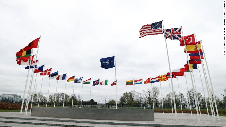 Quốc kỳ của các nước thành viên NATO tại trụ sở ở Brussels, Bỉ. Ảnh minh họa: AFP
