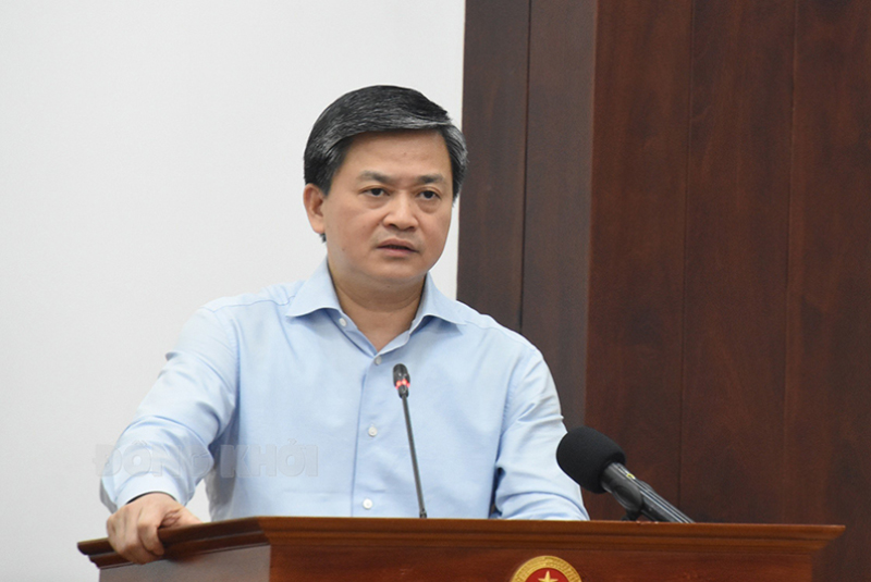 Ủy viên Trung ương Đảng - Bí thư Tỉnh ủy Lê Đức Thọ phát biểu tại hội nghị.