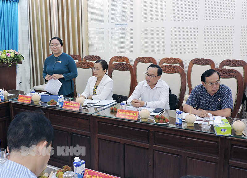 Chủ tịch Ủy ban MTTQ Việt Nam tỉnh Nguyễn Thị Hồng Nhung phát biểu tại buổi khảo sát.